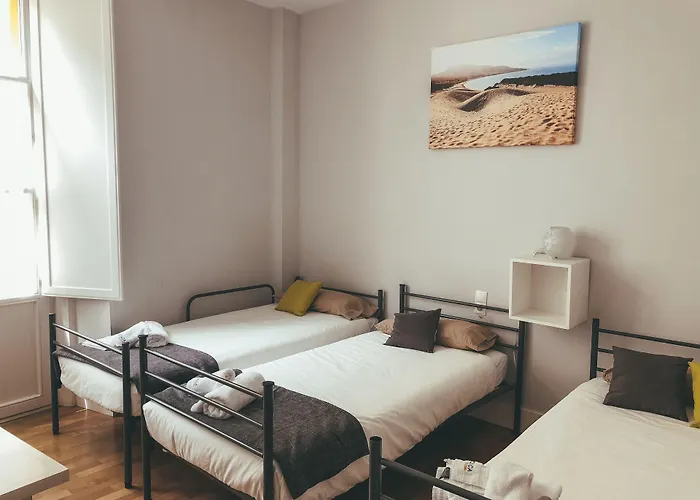 Apodaca 3* كاديز