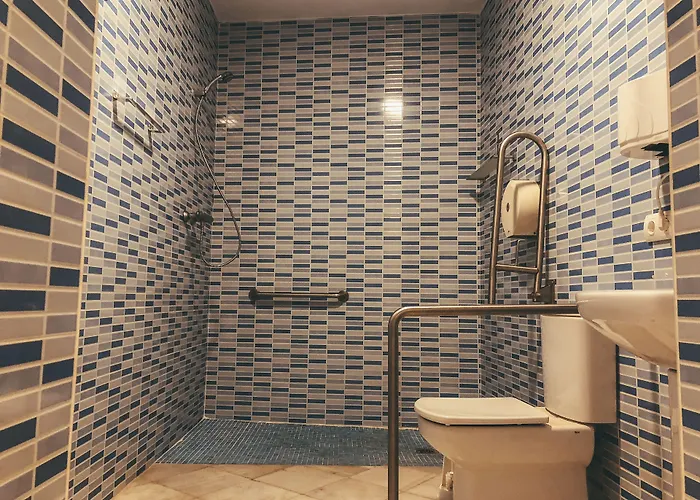 Apodaca 3* كاديز